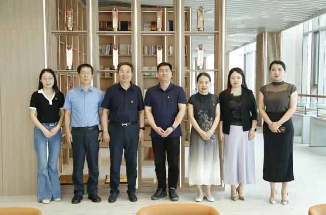 中共沃尔德集团支部委员会赴中共山东大众报业（集团）发行有限公司支部委员会开展庆“七一”主题党日活动